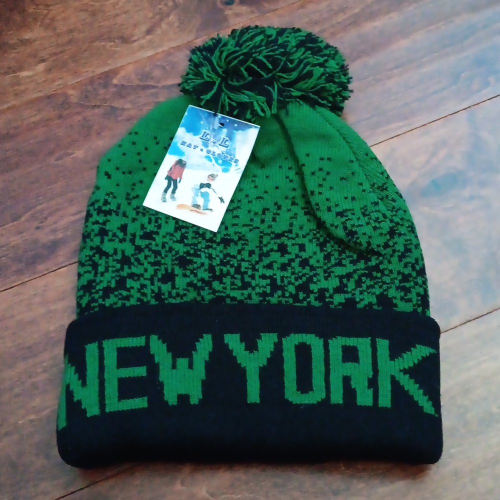 New York Mens OSFA Green Beanie hat NWT